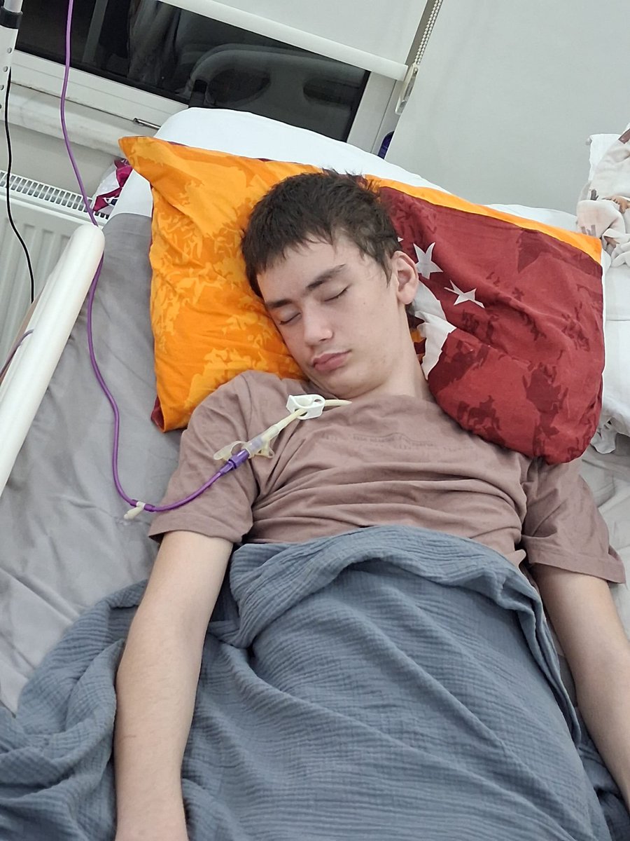 PoncikG27280's tweet photo. Daha 14 yaşında hayatımın ilk baharında yatağa mahkum bırakıldım ben murat duha yildiz konuşamıyorum duymuyorum anne diye seslenemiyorum adalet savasimda qnnemin yanında olurmusunuz 7 Ekim'de Çanakkale Biga ağır ceza mahkemesi #muratduhayildizicinadalet https://t.co/FbRPpxmmjU