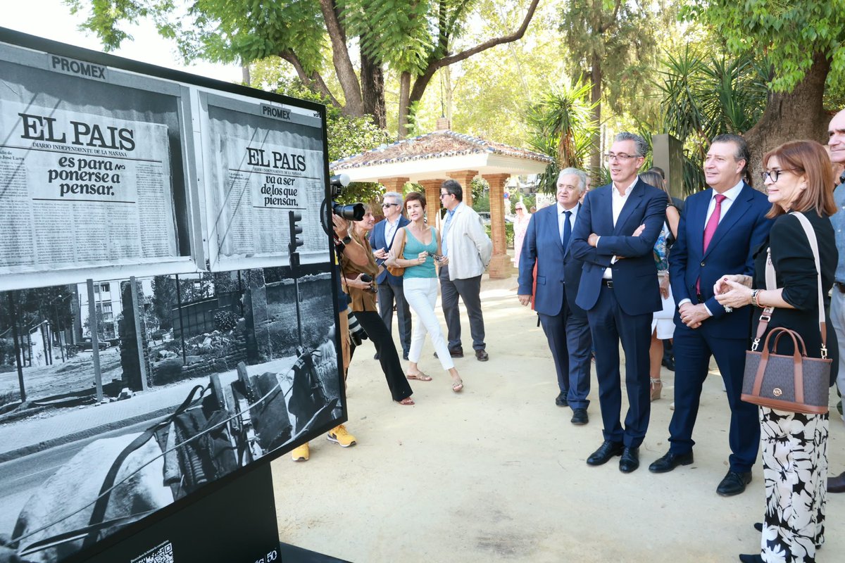 JFdezdelosRios's tweet photo. 50 años contando la transformación de España, en 50 imágenes. 

Hoy, en Sevilla, la inauguración de ‘Momentos’, la exposición con la que @el_pais celebra su 50 aniversario. 

Fotografías seleccionadas por Marisa Flórez que nos recuerdan lo que hemos avanzado y la importancia de defender la convivencia, la pluralidad y los valores democráticos.