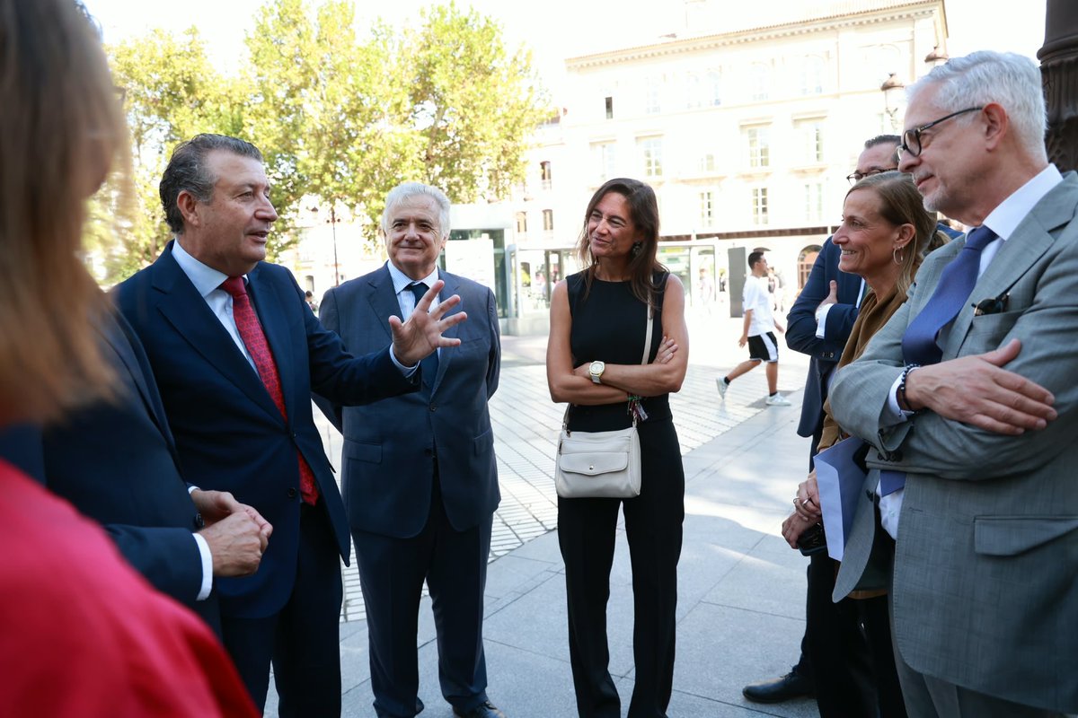 JFdezdelosRios's tweet photo. 50 años contando la transformación de España, en 50 imágenes. 

Hoy, en Sevilla, la inauguración de ‘Momentos’, la exposición con la que @el_pais celebra su 50 aniversario. 

Fotografías seleccionadas por Marisa Flórez que nos recuerdan lo que hemos avanzado y la importancia de defender la convivencia, la pluralidad y los valores democráticos.