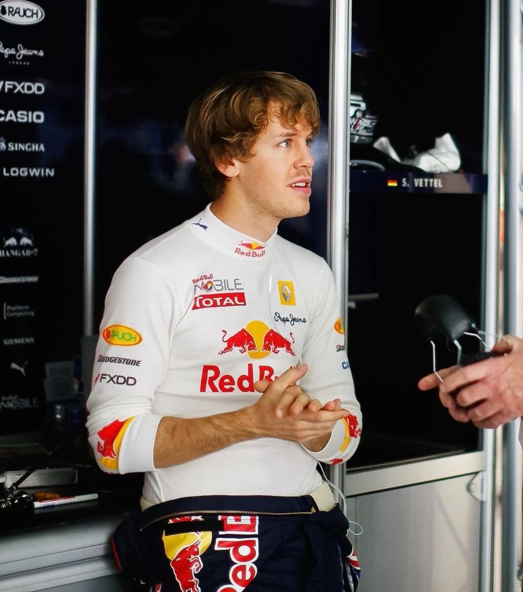 THidly's tweet photo. Seb photos of the day 
I want to put him in my pocket https://t.co/5Iae9No8NG