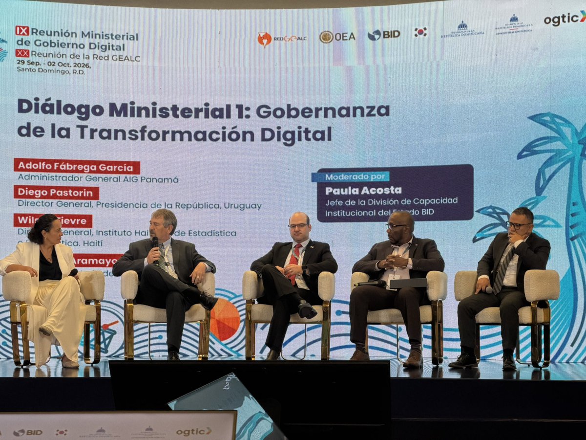 OEA_GestionPub's tweet photo. Con las altas autoridades de Uruguay🇺🇾 Panamá🇵🇦 Haití🇭🇹 y Bolivia🇧🇴 inician los Diálogos Ministeriales: Gobernanza de la Transformación Digital: 

@compresidencia
@aigesinnovacion 
@AgeticBolivia 

#RedGEALC2026RD

EnVivo 👉 https://t.co/47XBnIv4O2 https://t.co/7KmPJJY5wt