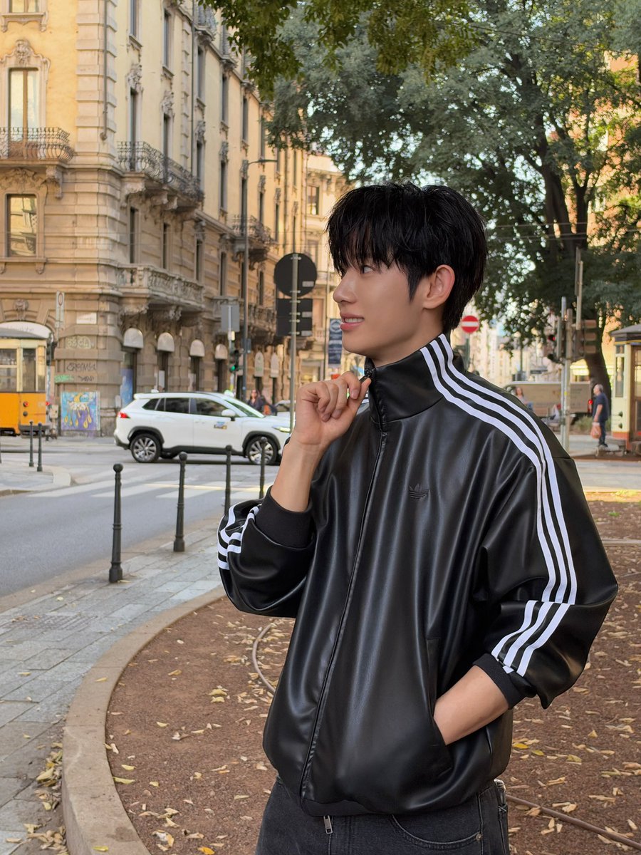 ParkSiWoomami's tweet photo. Không chỉ là một khách mời, hãy biến Paris Fashion Week thành sàn diễn cá nhân của riêng em

PARK SIWOO AT LANVIN PFWSS27
#PARKSIWOOxLANVIN
#PARKSIWOO
#LANVINPFWSS27
#YOONSIKSIWOOPFWSS27 https://t.co/YNJpP48l5T
