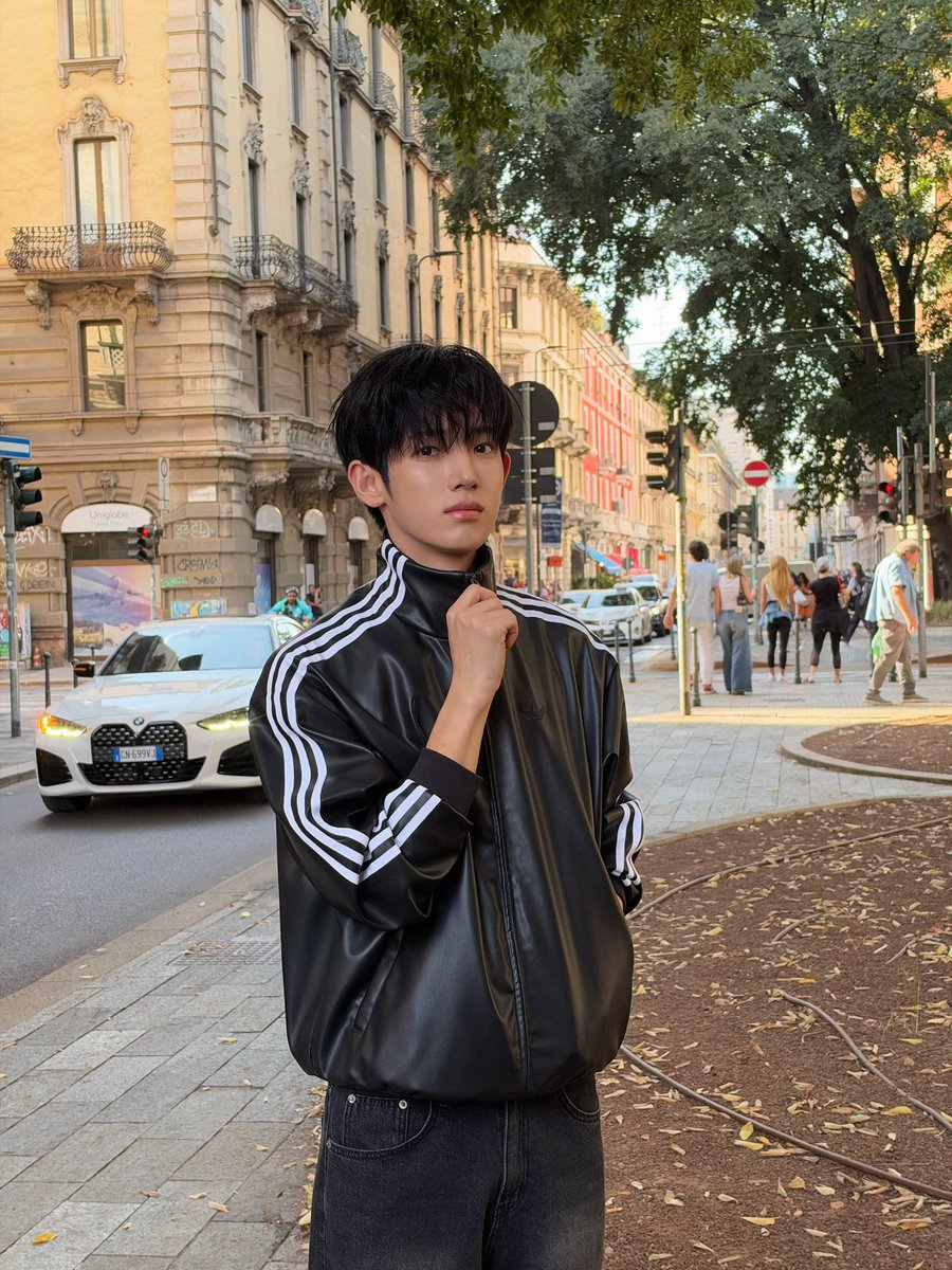 ParkSiWoomami's tweet photo. Không chỉ là một khách mời, hãy biến Paris Fashion Week thành sàn diễn cá nhân của riêng em

PARK SIWOO AT LANVIN PFWSS27
#PARKSIWOOxLANVIN
#PARKSIWOO
#LANVINPFWSS27
#YOONSIKSIWOOPFWSS27 https://t.co/YNJpP48l5T