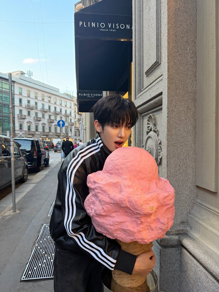 ParkSiWoomami's tweet photo. Không chỉ là một khách mời, hãy biến Paris Fashion Week thành sàn diễn cá nhân của riêng em

PARK SIWOO AT LANVIN PFWSS27
#PARKSIWOOxLANVIN
#PARKSIWOO
#LANVINPFWSS27
#YOONSIKSIWOOPFWSS27 https://t.co/YNJpP48l5T