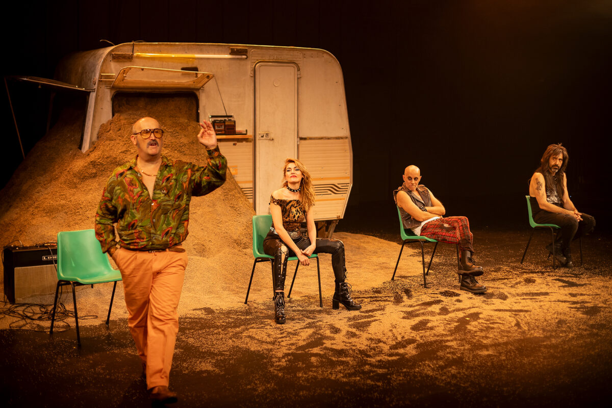 RevistaGodot's tweet photo. "El recuerdo siempre es una cosa que tiene algo de ficción" 

Pablo Remón estrena 'Verborrea' en @Nave10Matadero con Javier Cámara, Israel Elejalde, Marta Nieto y Emilio Tomé. Hablamos con él sobre punk, la huella del franquismo y el Siglo de Oro. 👇

https://t.co/B6RAslwUmu https://t.co/9VhKWKcaU4