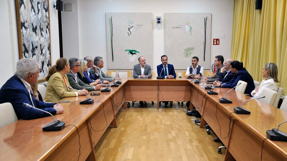 ENavarroRod's tweet photo. Hoy #ConExt lleva a la @Asamblea_Ex la pregunta ¿qué necesita la política de la ciencia? Una conversación sobre acceso a información fiable, tiempos políticos, y evaluación de políticas públicas 
#CienciaParaLaPolítica @Cienciamento @FundecytPCTEX @infouex @FECYT_Ciencia https://t.co/Md41plP4oG