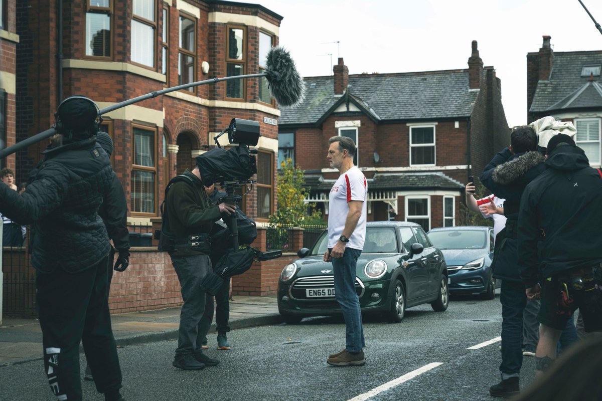 itvstudios's tweet photo. A look BTS of Tip Toe as it arrives in the US today 🇺🇸

When the world around them grows more divided, tensions between neighbours Leo and Clive turn into something far more dangerous.

Tonight | 9:05pm | STARZ.

Produced by Quay Street Productions, part of ITV Studios. https://t.co/aY87M8CiQO