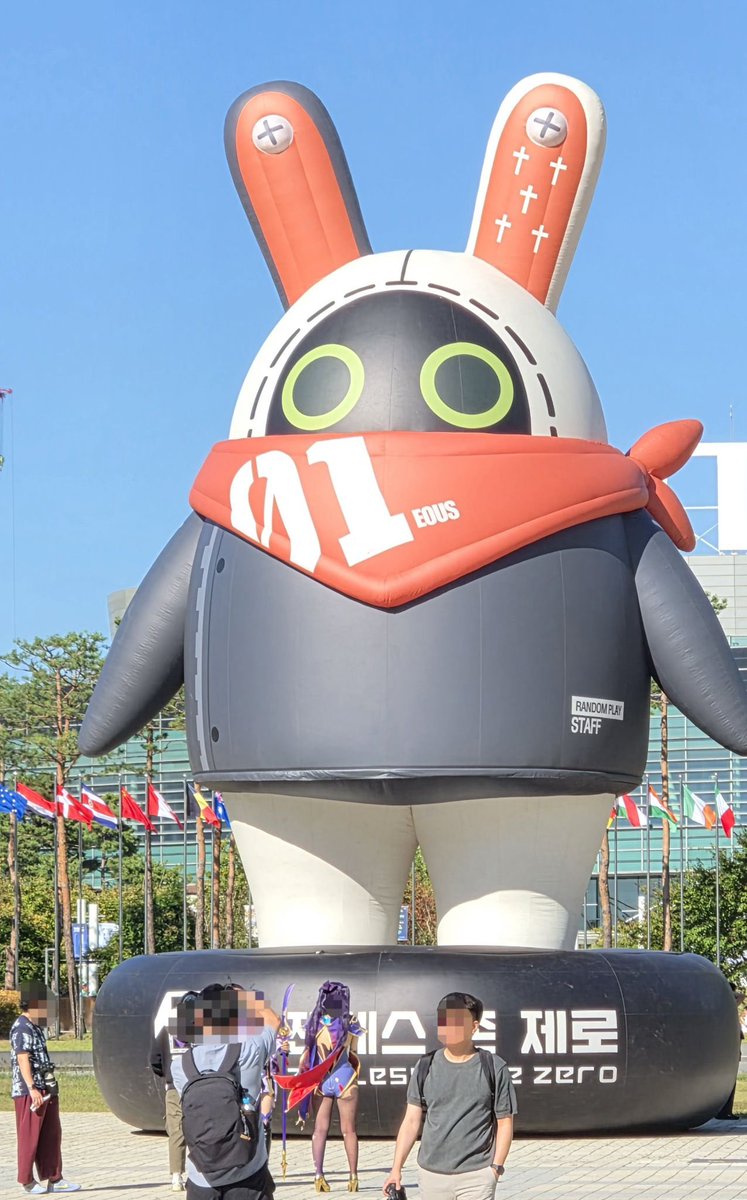 mumin_pen's tweet photo. 韓国の友人からホヨランドにそびえるイアスの写真をもらった！現場で見たすぎる！！
掲載許可もらいました🉑 https://t.co/xCi1YAii7H
