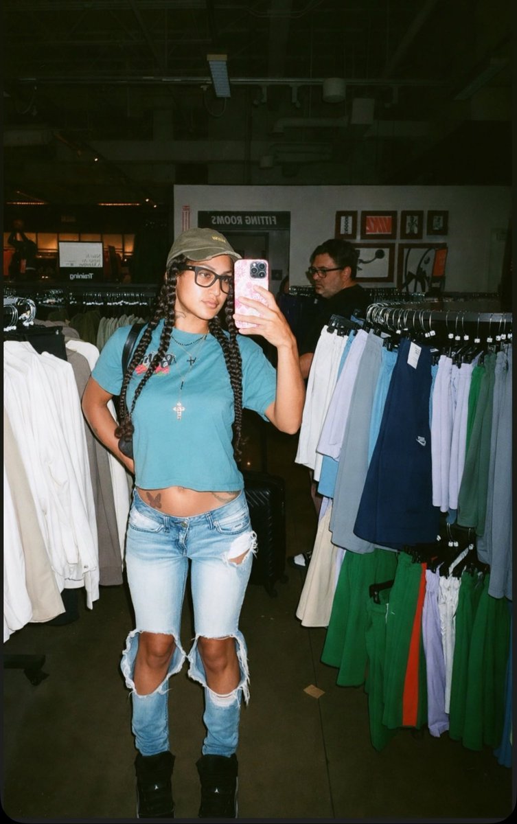 fuego_coco's tweet photo. Make her Tapoutt💚🌴 https://t.co/Mdw2Xn1QdE
