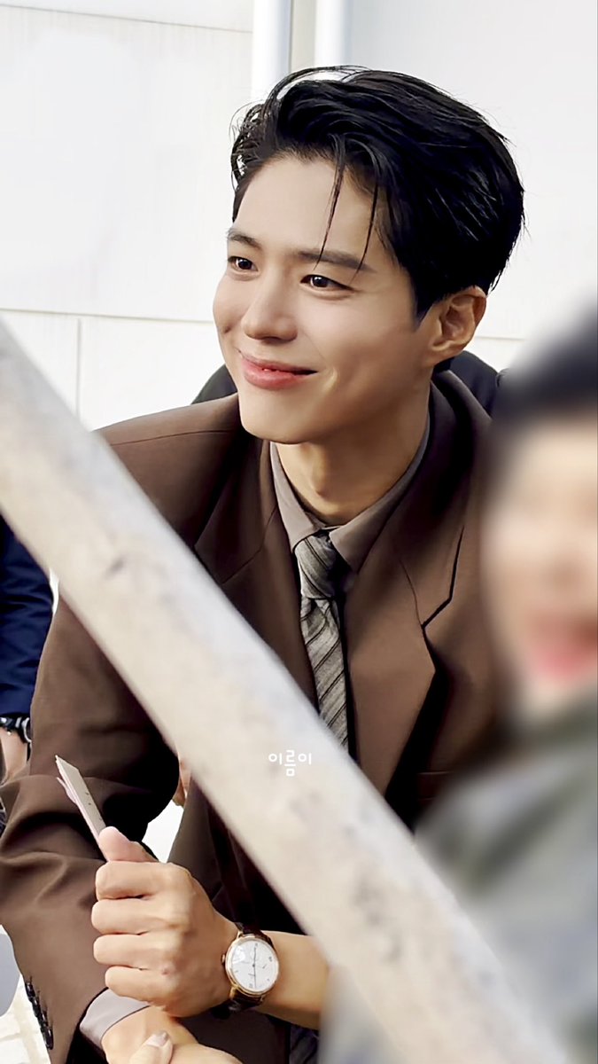gummyblue_'s tweet photo. 오늘 박보검 실물 보고 눈에 <세상이 너무 아름다워 필터> 껴져가지고 .. 스케 끝나고 그냥 무작정 걸었지 만사천보찍음 보검매직 https://t.co/gUwTeXXu7e