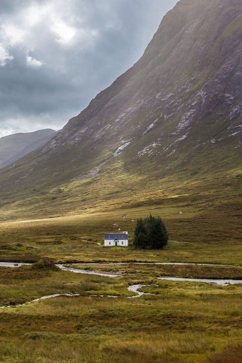 JamesMelville's tweet photo. Could you live here for one year without wifi, internet or mobile phone signal? https://t.co/mocBysjHhR