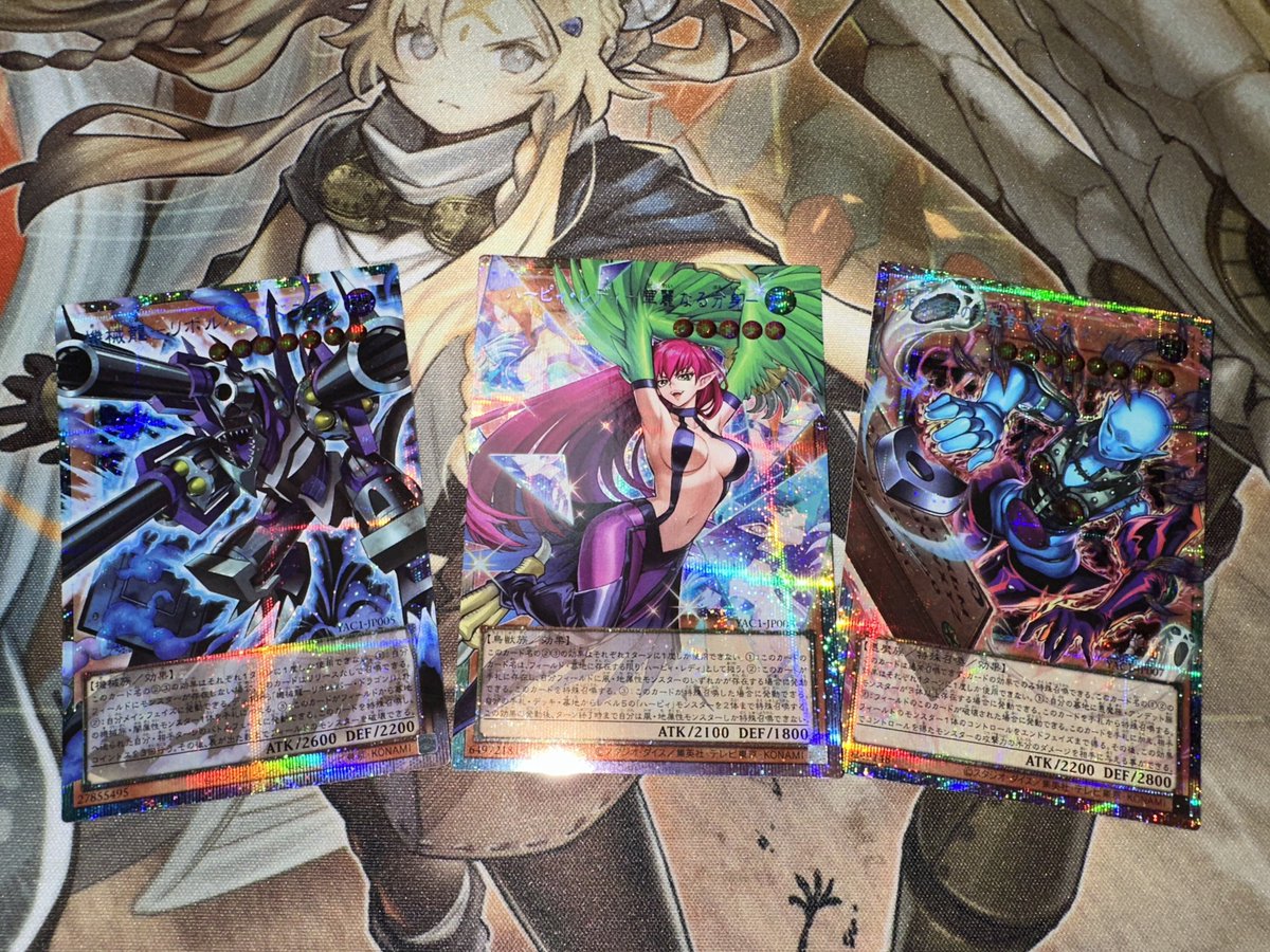 mtmt_zmb's tweet photo. オリジナルアートワークコレクションを3箱開けてオーバーフレームプリズマ３枚出てくれたのはすごく嬉しいですけど、本命のブラックパラディンが何も出てくれなかった😭😭😭　本当にそれだけが欲しかったのです🥺🥺🥺　デッキで使いたいのでどんなレアリティでもよかったのに、１枚も出てくれない😳 https://t.co/6vX3GbZf5i