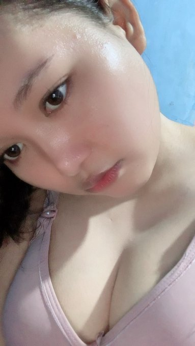 cewekxroz's tweet photo. Anj*ng cewek dan cowk cantik dan ganteng  yang haus butuh air kenc*ng dan sperma kontol aku kecil jilat mulut kmu dong sayang Kamu Suka aku apa suka nenen  atau kontol  kecil cewek cantik aku dan kmu https://t.co/tQMlkX1giK