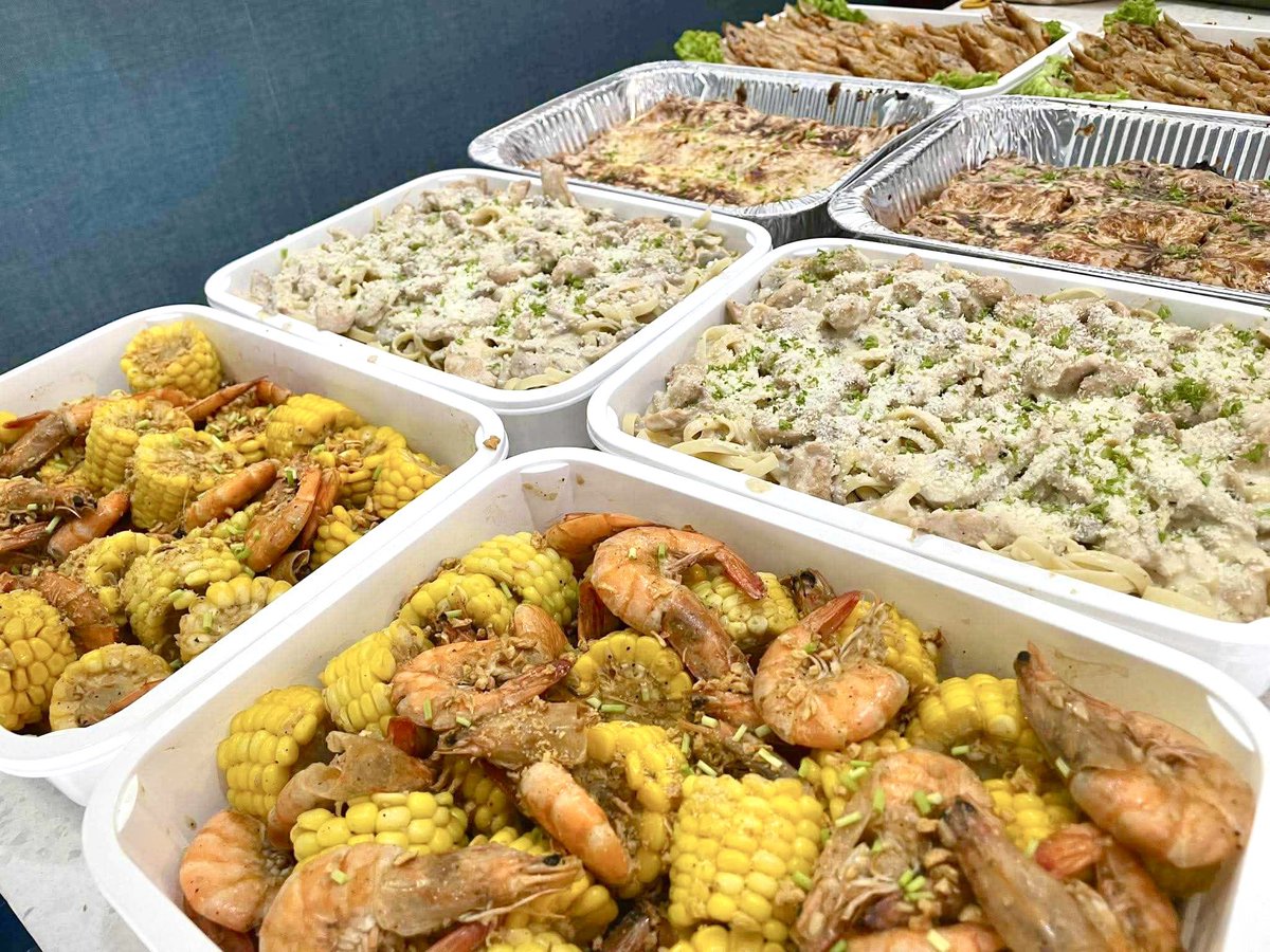 AzRalphOFC's tweet photo. #AzRalph ‘s joy upon receiving the Razzle City’s surprise 🥹💛 

We have prepared Ralph’s favorite— Shrimp, Az’s toasted siopao cravings, and more sumptuous foods for the whole TWBTY family (Lasagnas, Chicken Alfredos, Spring Rolls) 💗

Thank you to ALL of our GDMs, and Affiliated Group who have supported our surprise for today ✨