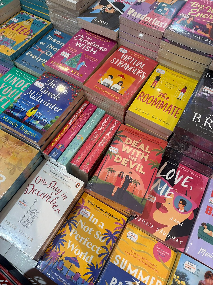 helloreshelf's tweet photo. วันนี้แวะไปงาน Big Bad Wolf มา หนังสือเยอะมากแต่อาจจะเป็นเล่มที่ไม่ค่อยรู้จักเท่าไหร่ (ถ้าเล่มดัง ๆ อาจะคุ้นตากันหมดแล้ว) แต่ทางนี้ได้มา 5 เล่ม 🤣🫶 https://t.co/lassBHVDPb