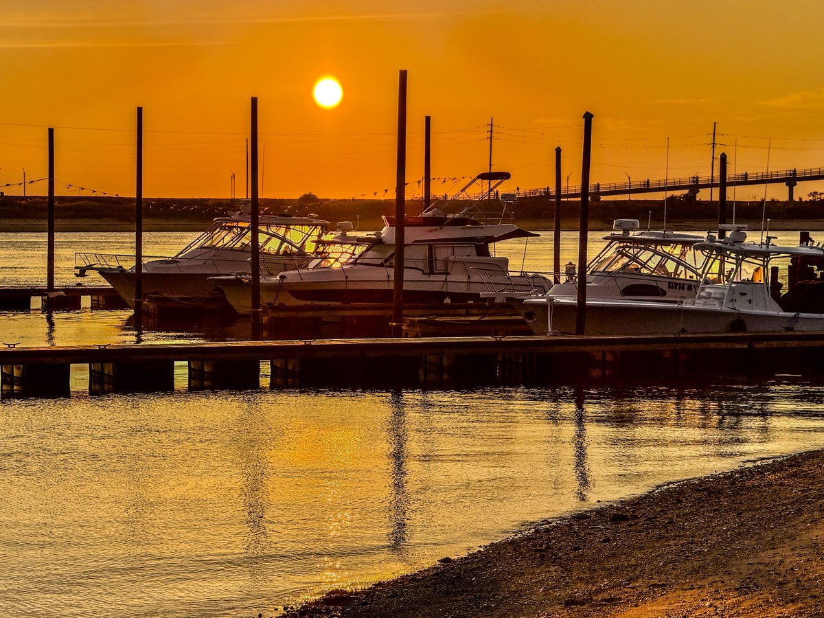 PaulSGundlach's tweet photo. Happy Friday! We made it through the week! I overslept today, so the sun was already up as I was getting to the bridge. So I abandoned that idea and instead grabbed this from downtown on the bay side. Tap for full size. I hope you have a great day! https://t.co/ohquHWxLh3