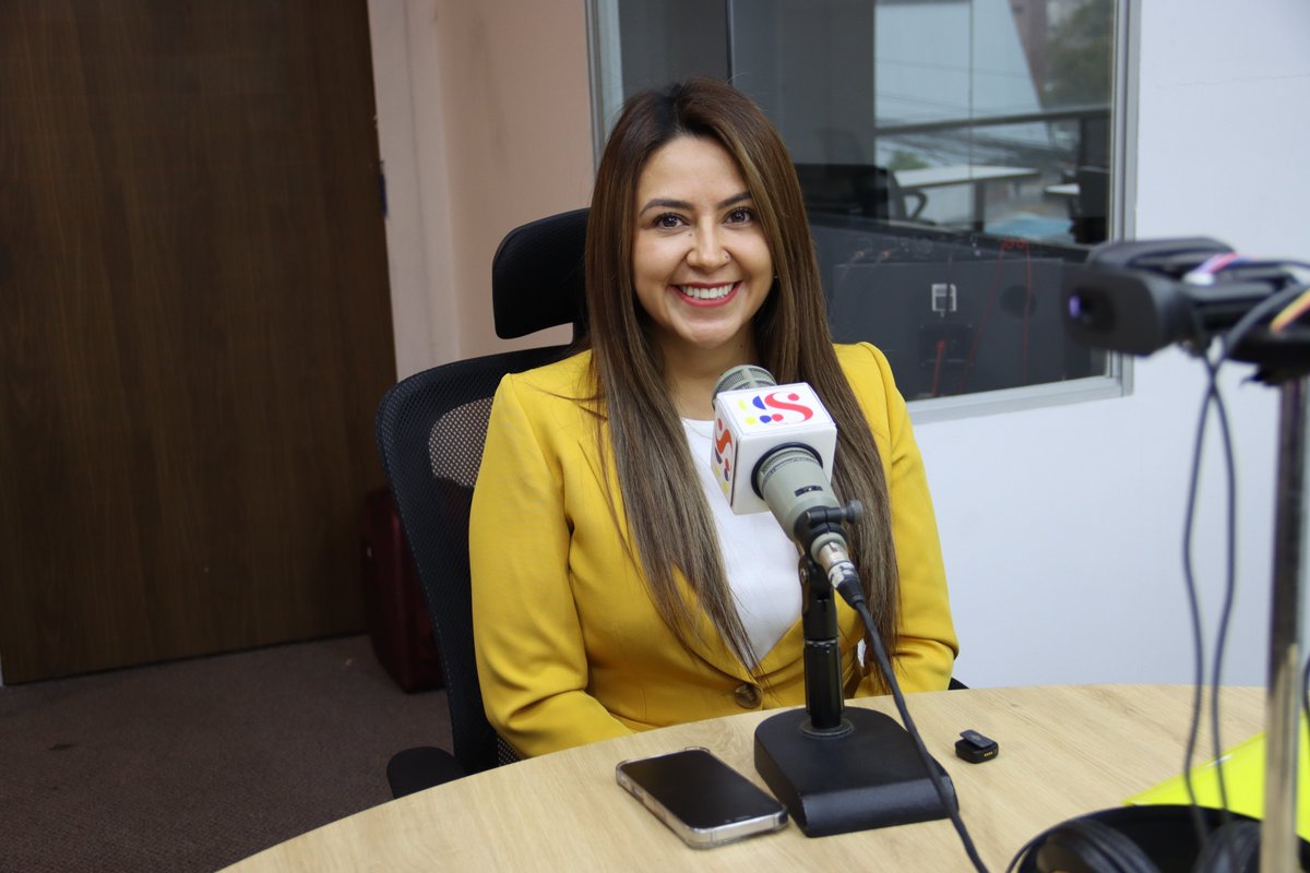 DianaCruzUIO's tweet photo. @SonoramaEc 🎙 #DianaEnMedios | La protección de los animales de compañía requiere acciones concretas. Trabajamos para fortalecer las herramientas legales que permitan prevenir el maltrato y garantizar su protección.

#Quito https://t.co/IKT1TMSFCQ