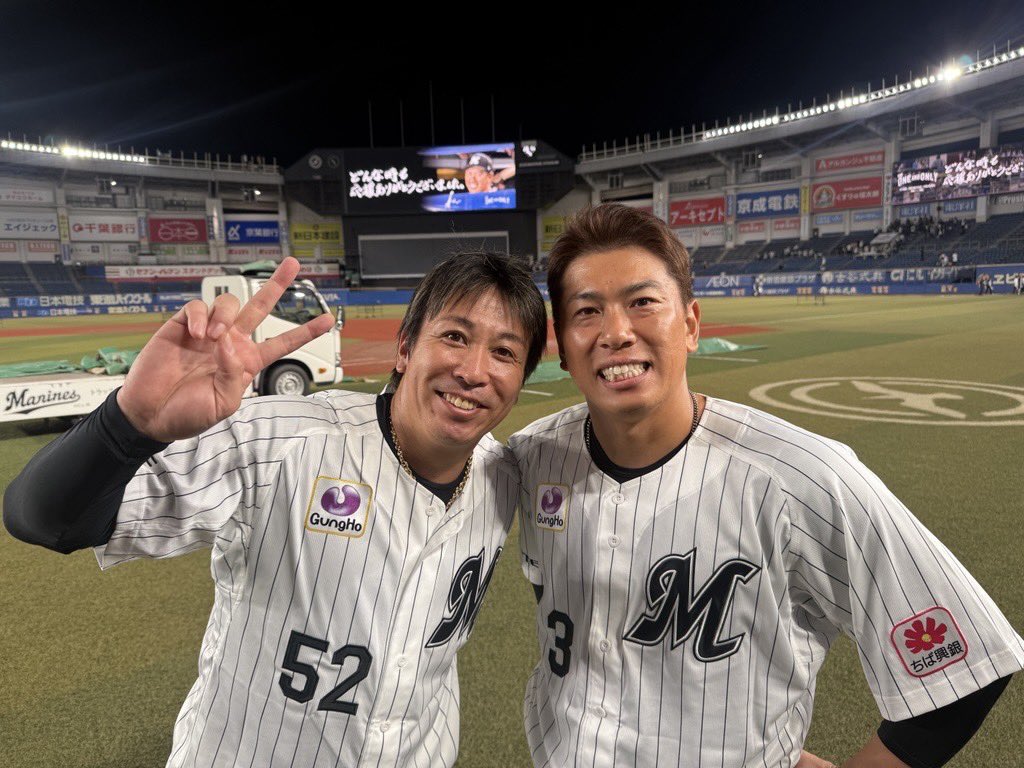 chibalotte_pr's tweet photo. #角中勝也 選手と #益田直也 投手。
#chibalotte #広報 https://t.co/bOt4auYe0i