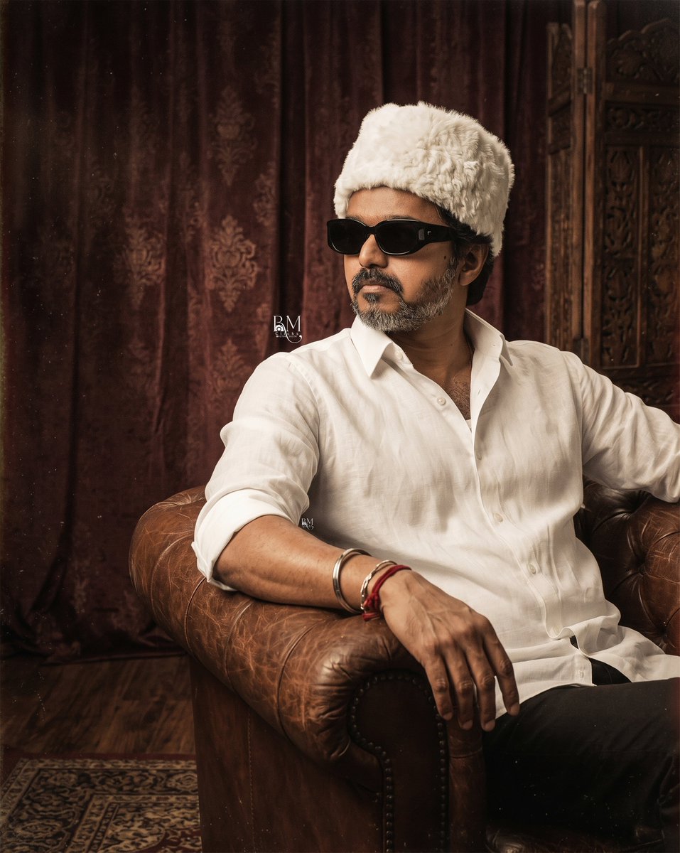 ___pokkiri____'s tweet photo. MGR ❤️#THALAPATHY 🔥🔥🔥

#CMJosephVijay | #Madhuranthagam
#Sigma
#CMJosephVijay #VetriPayanaThittam
#Thalapathy #CMVijay #CMJosephVijay #TVK #TVKVijay‌ #TamilNaduGovernment https://t.co/AvQg1KarSA