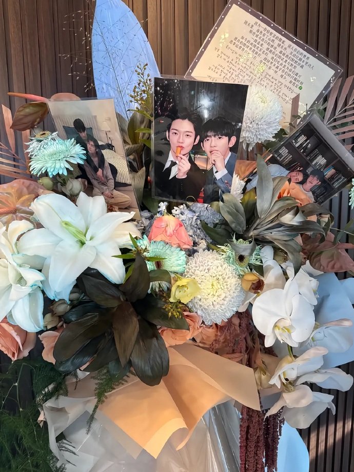 wanmua69's tweet photo. 오랫동안 기다려온 순간이 드디어 왔습니다 윤식과 시우가 파리에서 함께 보여줄 모습을 상상만 해도 기분이 정말 좋습니다！💙💜🐶🐰

YOONSIK SIWOO Pour Toujours

#YOONSIKSIWOOPFWSS27 https://t.co/G3wzDx0C0G