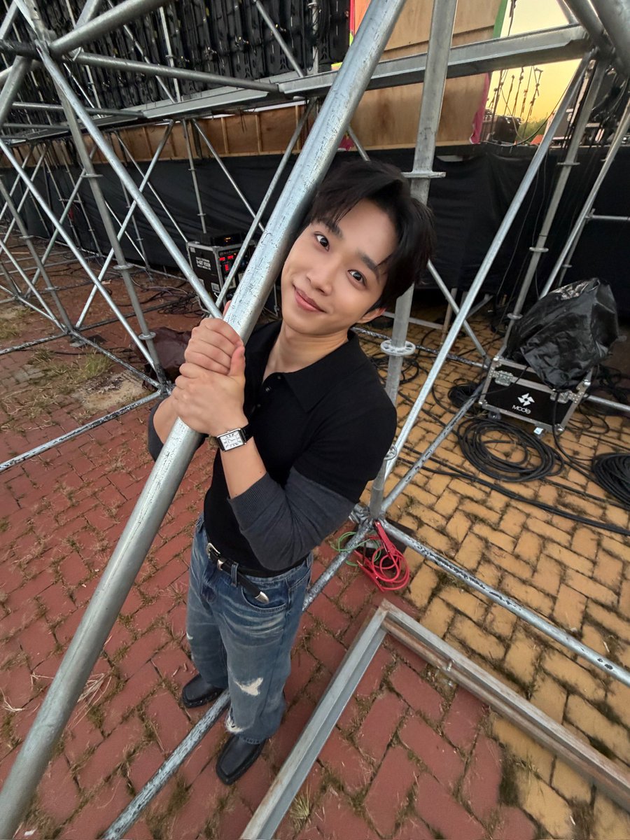 NFlyingofficial's tweet photo. BUSAN INTERNATIONAL ROCK FESTIVAL❤️

#NFlying #엔플라잉 #서동성 #SeoDongSung https://t.co/ItxAF3UfYd