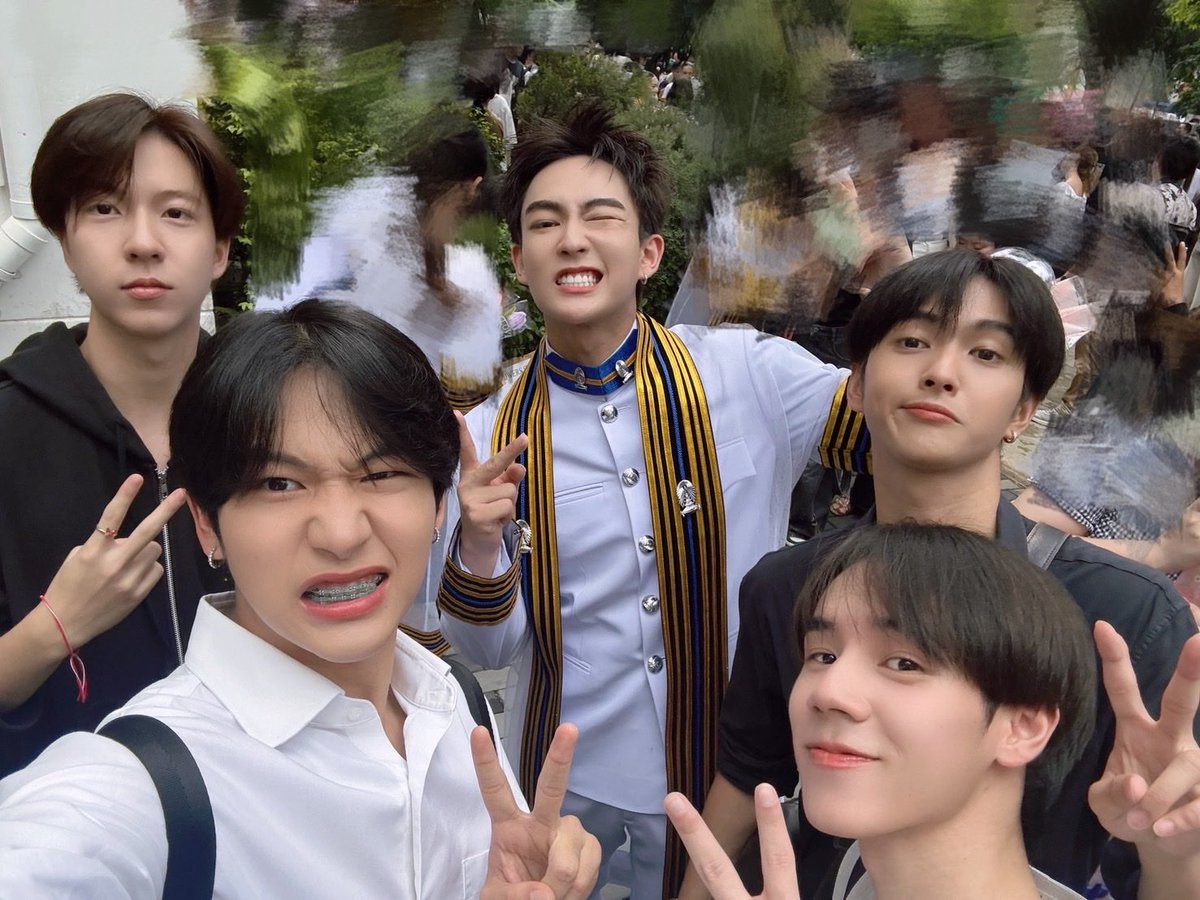 cucopper11's tweet photo. Congrats จ้าพี่ชายทั้งสอง 03ดิว้าาาา https://t.co/vKlr5cQkeE