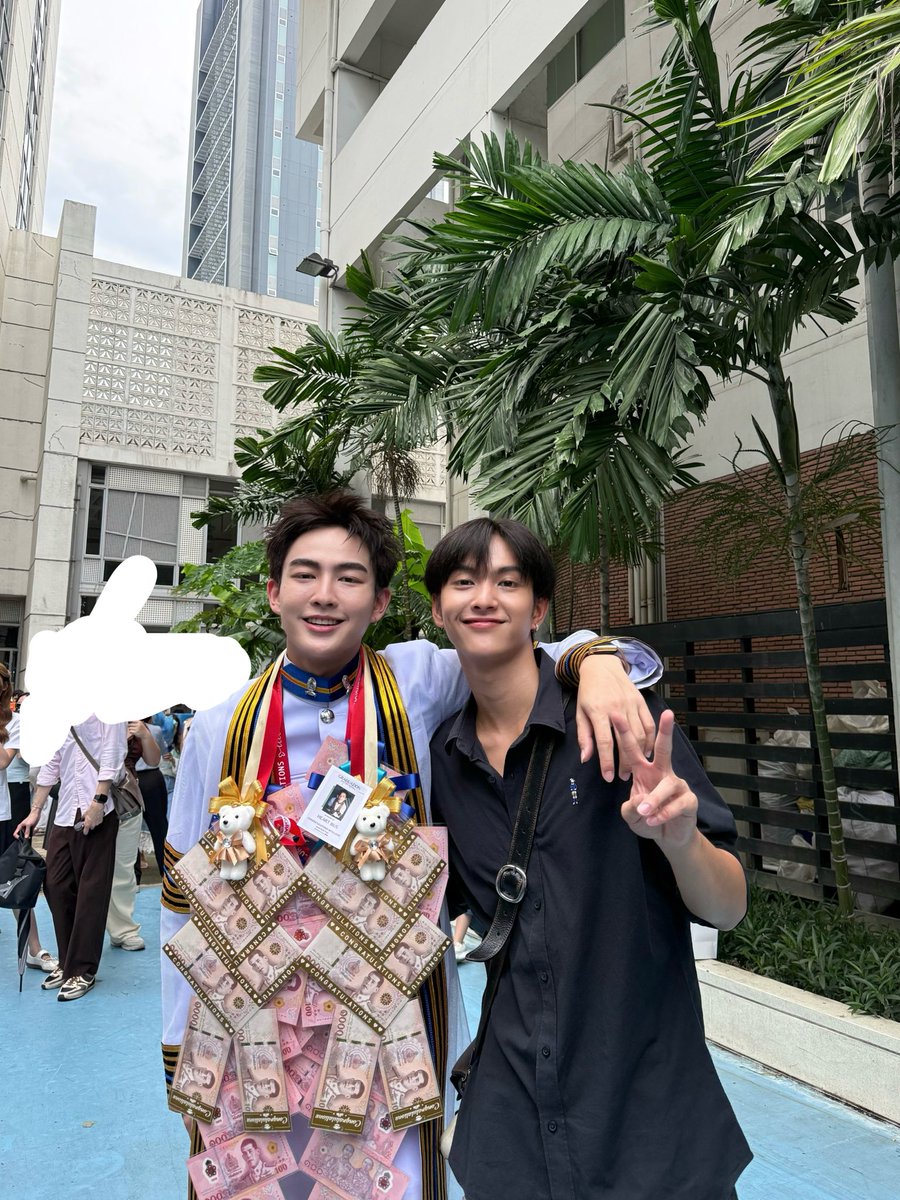 cucopper11's tweet photo. Congrats จ้าพี่ชายทั้งสอง 03ดิว้าาาา https://t.co/vKlr5cQkeE
