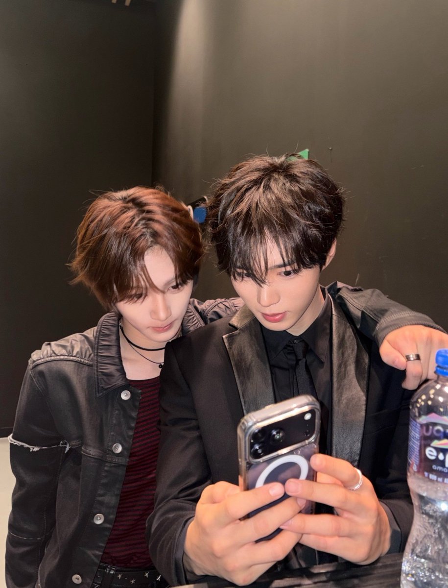dearest_junseo's tweet photo. 261002 #준서 #JUNSEO plchat #햇살콩챗

(photo)
🦊 behind (the scenes) of the reels filming of kongsimz 📸 https://t.co/sBAkfCURdA