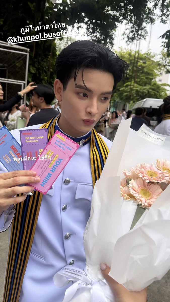 heartmeoaw's tweet photo. ขุนฮาร์ทได้การ์ดตามคำขอหรออ้วมมม พี่ทีมงานบอกใช้ดี ๆ นะใช้ให้ถูกบอกแบบกันไว้ก่อน52525252525

#ครุยแรกของบัสจัดไปศูนย์สาม
#KHUNPOL #HEARTchuthiwat https://t.co/wyOrBrPZfW