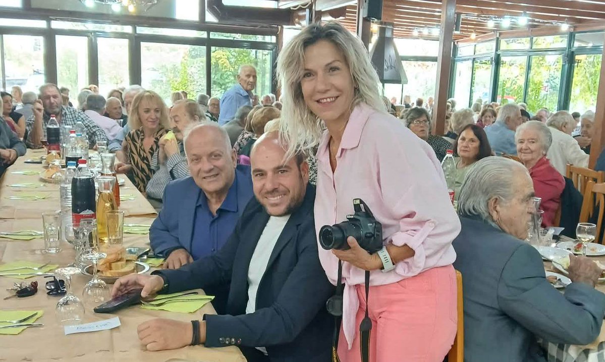 6_evi4's tweet photo. Πιστή στο “ραντεβού”  στην μεγάλη γιορτή του Δήμου Φυλής για την Παγκόσμια Ημέρα των Ηλικιωμένων που ξέρουν να γλεντούν ως νέοι και ωραίοι! - Δείτε εδώ👇
https://t.co/wknRz7GSO9 https://t.co/DgPl34OHS7