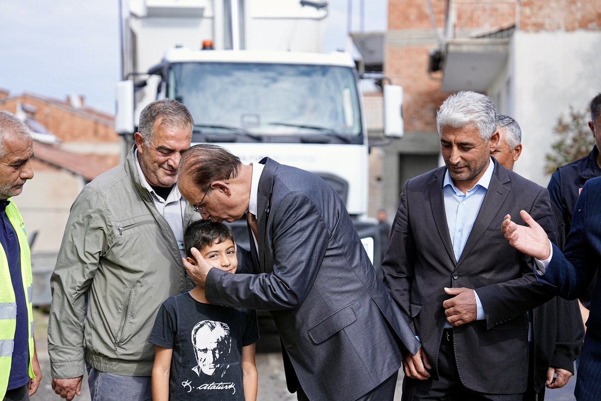 ilhangecit44's tweet photo. Sözümüz net: İşimiz hizmet, gücümüz hemşehrilerimiz.

Cemal Gürsel Mahallemizde yürüttüğümüz asfalt çalışmalarını yerinde inceleyerek ekiplerimizden bilgi aldık. 

Hemşehrilerimizin daha güvenli ve konforlu yollarda ulaşım sağlaması için çalışmalarımızı titizlikle sürdürüyoruz. https://t.co/G3FQT3SNWC