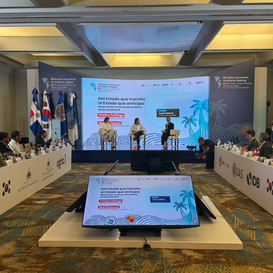 agesic's tweet photo. 📍En la IX Reunión Ministerial de la @redgealc, Cristina Zubillaga, directora ejecutiva de Agesic, destacó el potencial de los datos, la #IA y el desarrollo digital para evolucionar hacia un Estado ágil y proactivo, capaz de anticipar necesidades y mejorar los servicios públicos. https://t.co/mT53mmBdFi