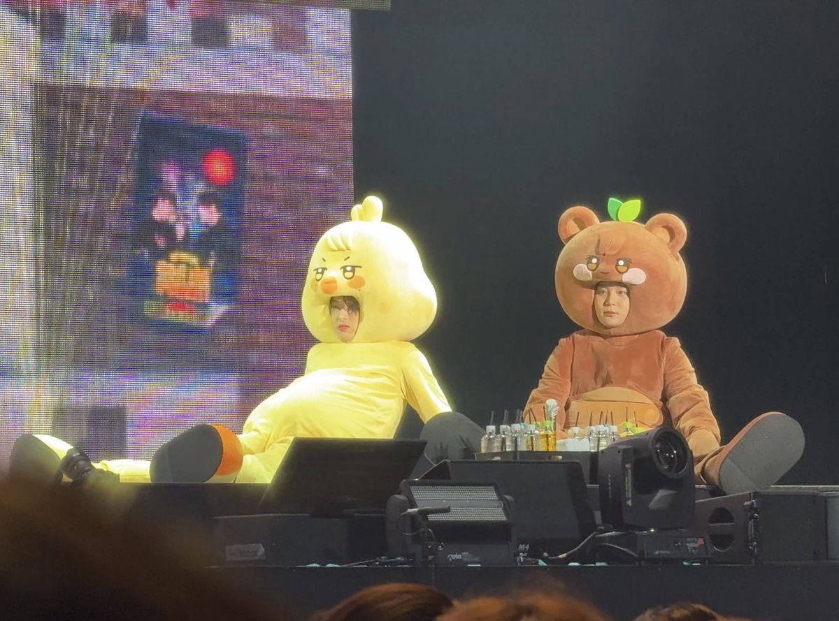 pinkgialley's tweet photo. pls 😭😭😭😭😭😭 https://t.co/l1rzriZeyJ
