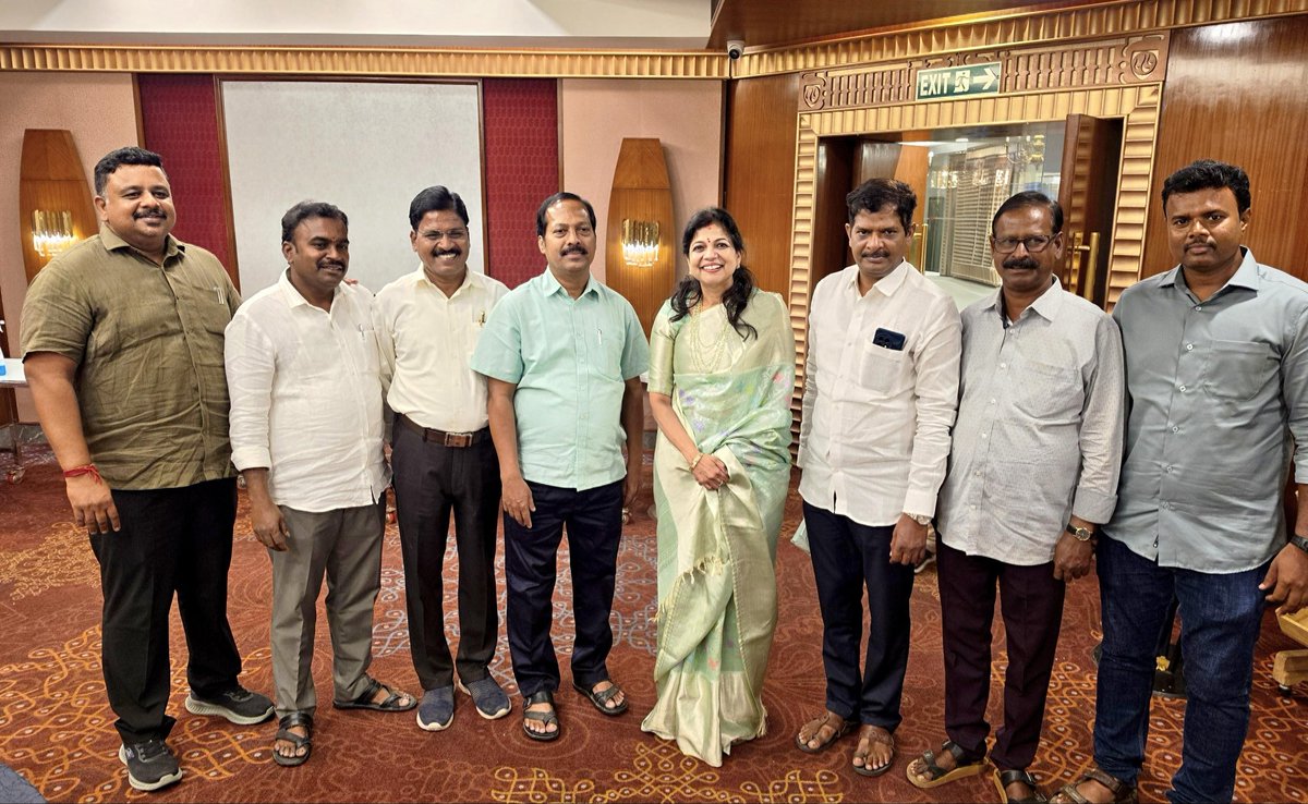 arulgreen's tweet photo. தமிழ்நாட்டில் மதுவையும், அதனால் ஏற்படும் கேடுகளையும் ஒழிக்கும் நோக்கத்துடன் மது இல்லாத் தமிழகம் (Alcohol Free Tamil Nadu) என்ற புதிய இயக்கத்தை மகாத்மா காந்தியடிகளின் பிறந்தநாளான இன்று பசுமைத் தாயகம் சார்பில் முனைவர் சௌமியா அன்புமணி MLA அவர்கள் தொடங்கினார்...

#AlcoholFreeTamilNadu #SowmiyaAnbumani #PasumaiThaayagam
