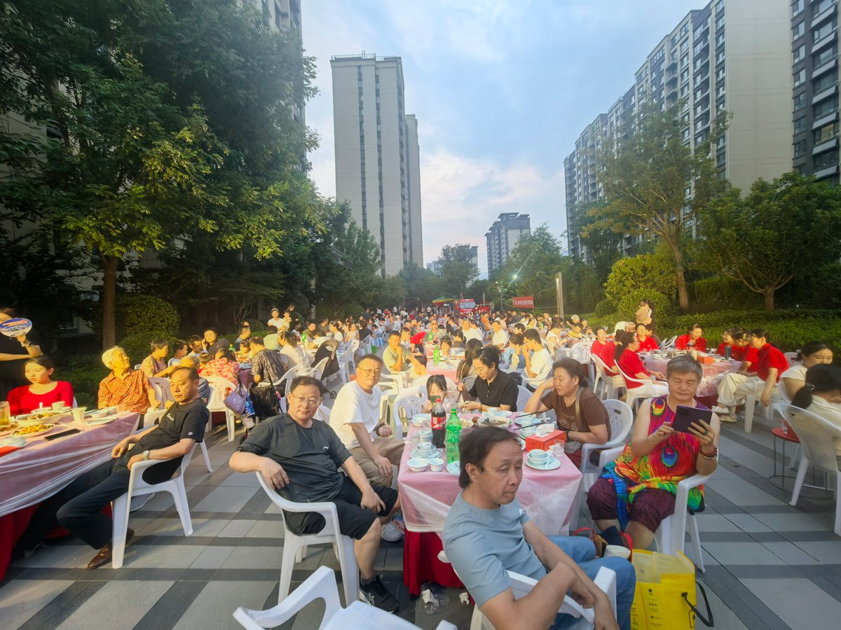 AndresMutstxuz's tweet photo. Fiesta comunitaria este sábado en la plaza principal! Juego, comida y diversión para toda la familia, no te lo pierdas! https://t.co/MX8RUUVMte