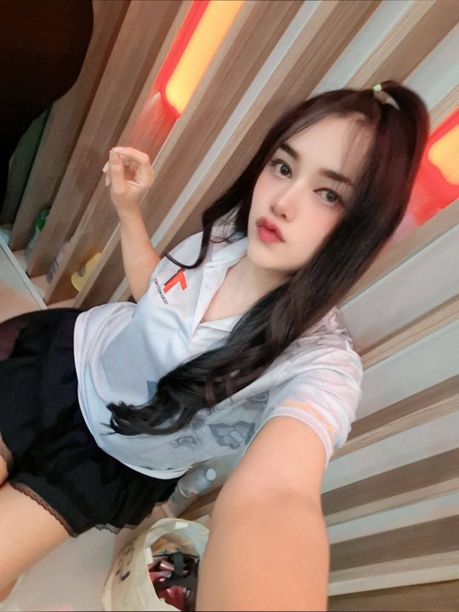 y6j4lf's tweet photo. หานัด บัวเชด สังขะ อิ���ิ
เป็นสาวสอง ชอบ69😂😂
#บัวเชด #สังขะ #ลำดวน https://t.co/SvEpEooHjF