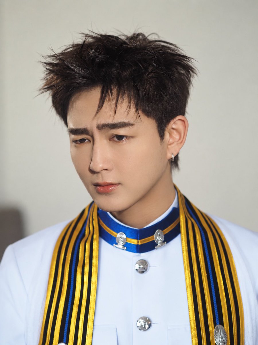 pugkyy2's tweet photo. @heart.busofficial 🎓 จบแล้วคับ

#ฮาร์ทชู่วเรียนจบแล้วค้าบ
#HEARTchuthiwat #BUSbecauseofyouishine 

Make up @pugkyy #pugkybeauty 
Hair @chanyanuch_xixx 

@warmsitt https://t.co/hcJoG1JeZQ