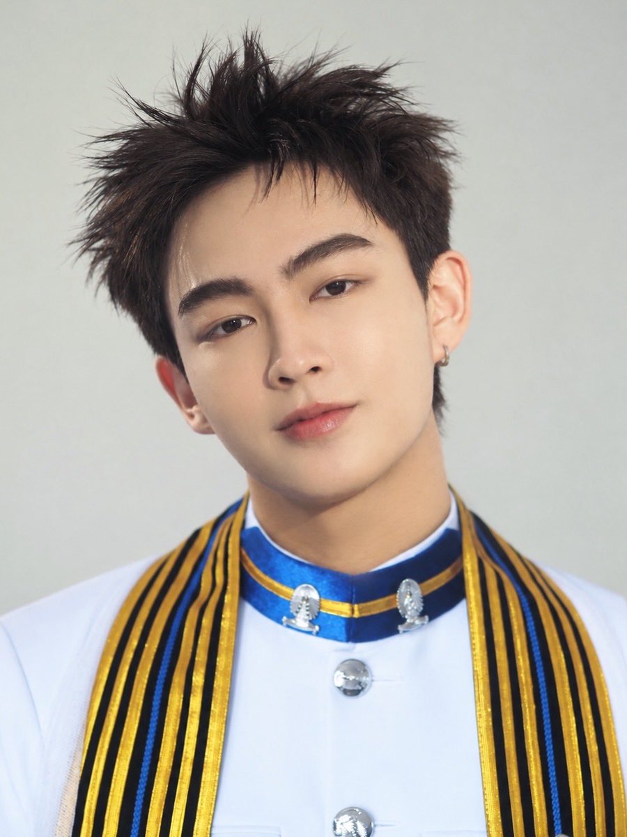 pugkyy2's tweet photo. @heart.busofficial 🎓 จบแล้วคับ

#ฮาร์ทชู่วเรียนจบแล้วค้าบ
#HEARTchuthiwat #BUSbecauseofyouishine 

Make up @pugkyy #pugkybeauty 
Hair @chanyanuch_xixx 

@warmsitt https://t.co/hcJoG1JeZQ