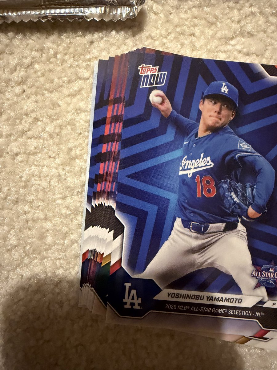 bobbys2baseball's tweet photo. だいぶ待ちましたが、、
こ、これは、、

#topps #mlb https://t.co/smpfDnT6Wy