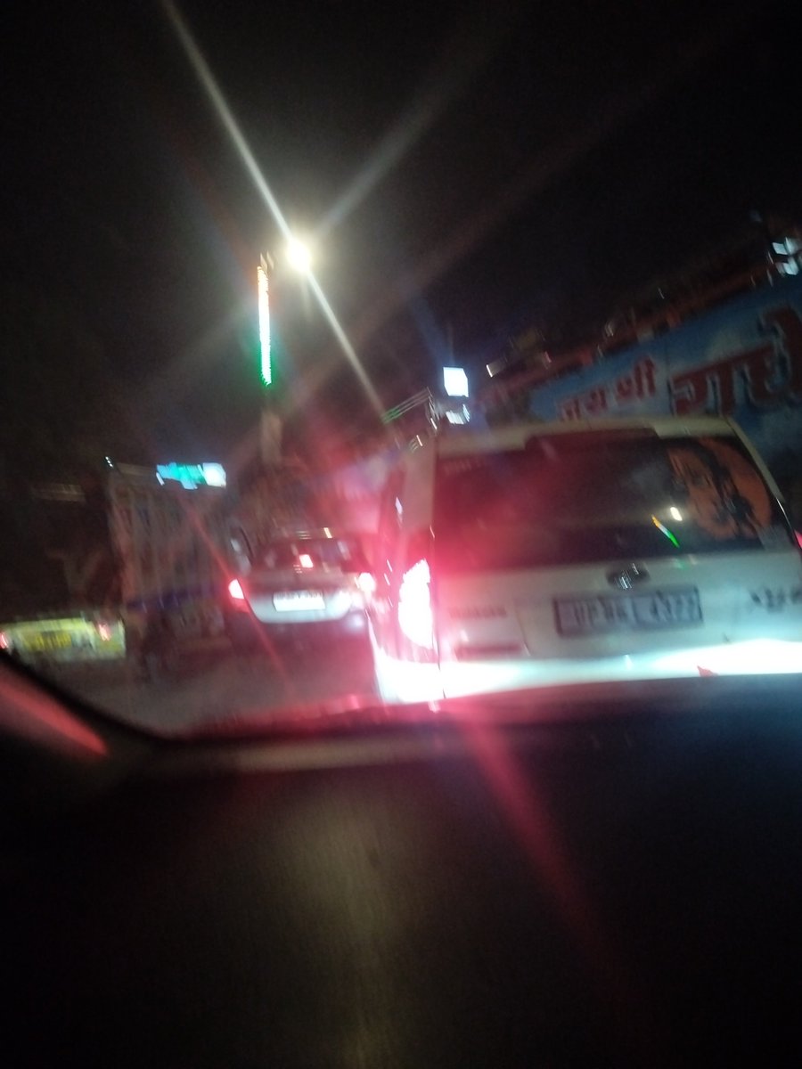 mukut_dube's tweet photo. Heavy jam in vrindavan 100 futa bridge @uptrafficpolice @Uppolice 
@CMOfficeUP https://t.co/4SHrxfXbkD