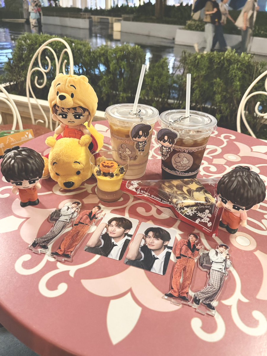 kojioO__66's tweet photo. プーさんカフェ行った🍯🧸
プー好きにはたまらん空間だった〜〜🎶
るたこじ抹茶ドリンクも飲んでフッ軽インパもして大充実だった🎃 https://t.co/ylT53zxATP
