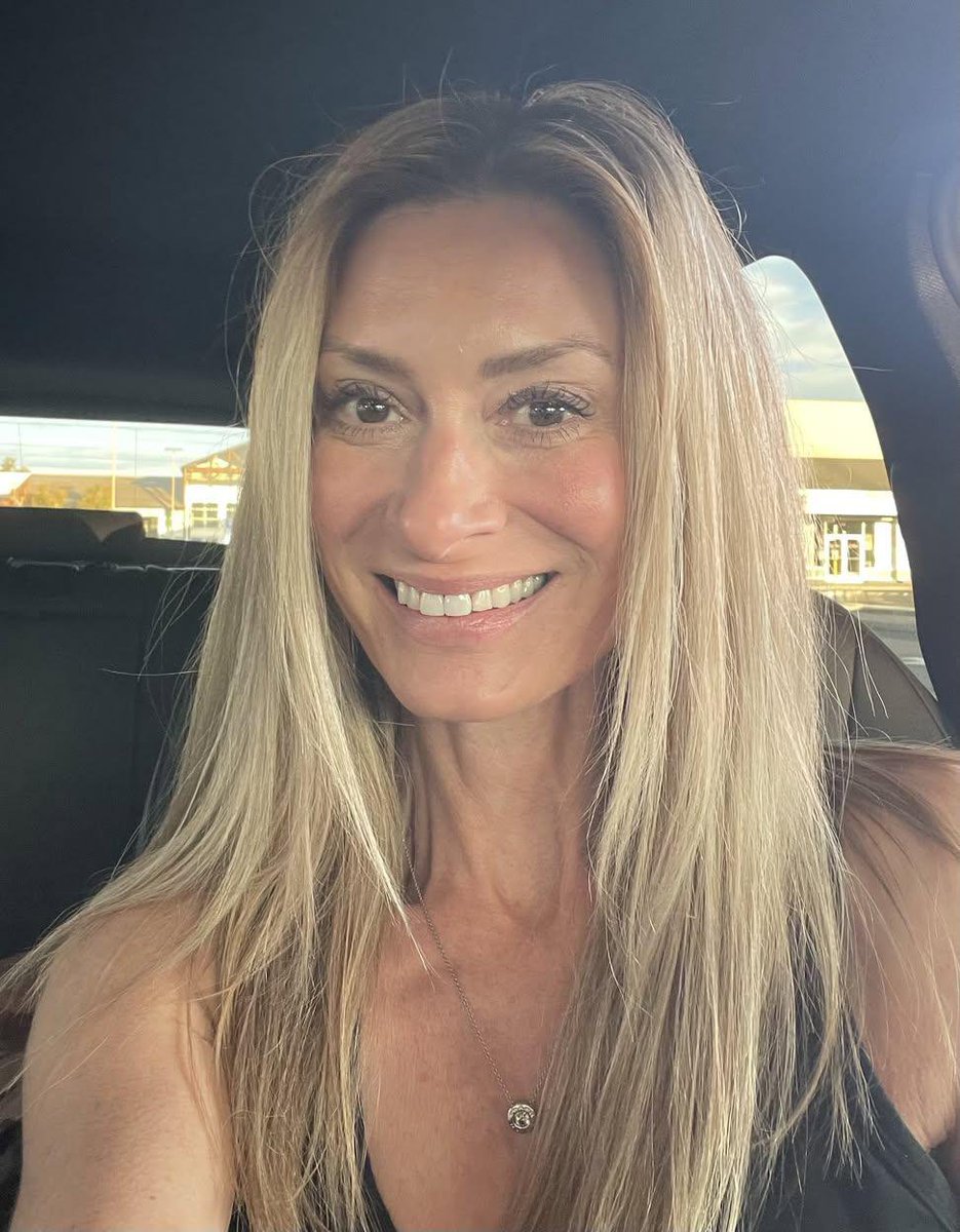 Jassica445's tweet photo. I'm 55 today and this is me. No makeup, no filter, no dye, no filler, no lashes nothing just me. I think 55 isn't to bad. https://t.co/D3K5VmJ3z1