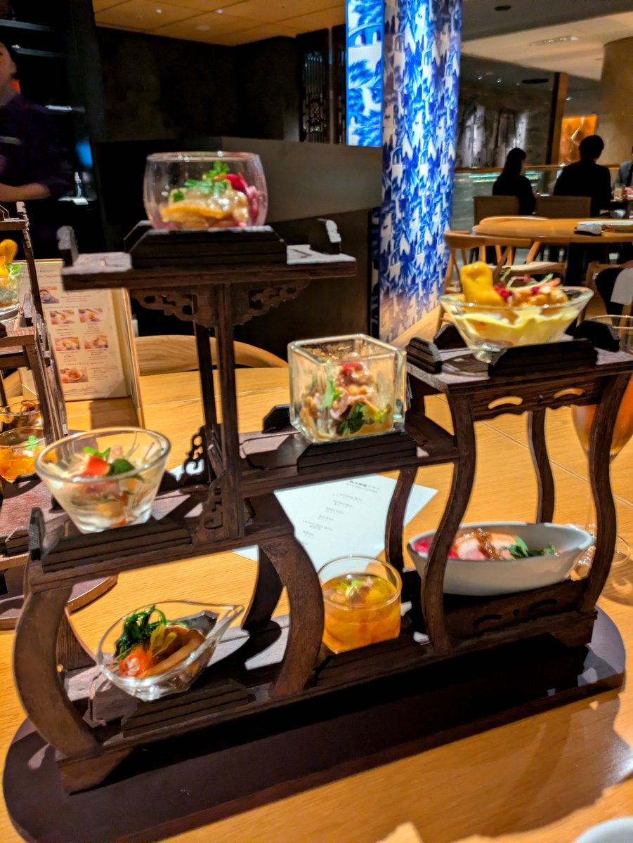 SendagiMitsuo's tweet photo. ヒルトン東京、年季が入っているものの建物へのお金のかけ方が今にはできないカタチで素晴らしいですね。
お食事も美味しく、値段も安くてとてもリーズナブルでした🍺 https://t.co/pmYl9JnpTw