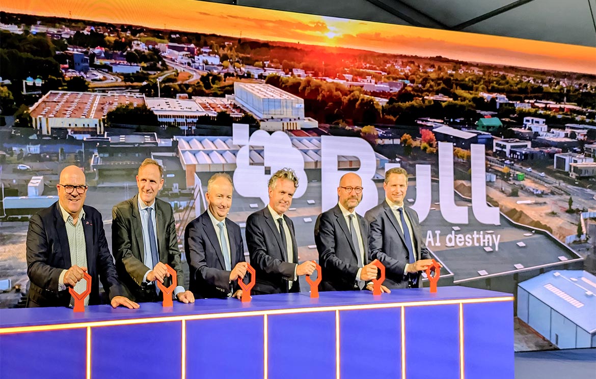 Angers_ALDEV's tweet photo. 🚀 Ce 2 oct. 2026, @BullAIDestiny a inauguré son nouveau site de production à #Angers et franchit une nouvelle étape de son développement. Un investissement industriel stratégique porté par l'essor de l'#IA.

https://t.co/MAG5THzFdH

#EcoAngers #FrenchTech #HPC #Supercomputers https://t.co/pQ3IUrKZnn