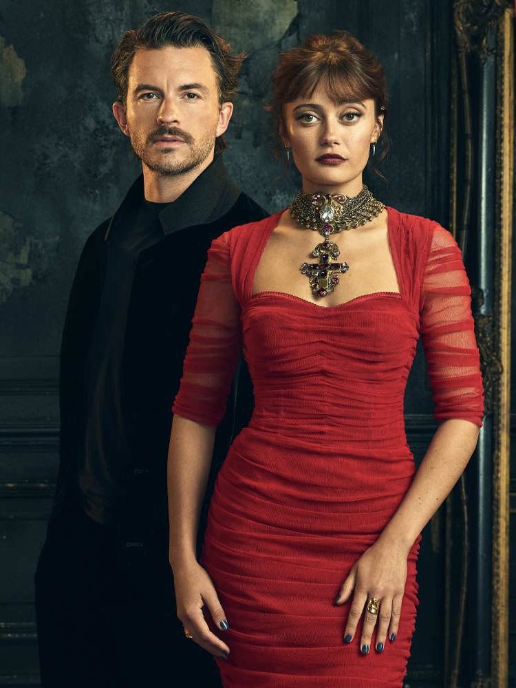badpostjbailey's tweet photo. Jonathan Bailey and Ella Purnell as Dracula and Mina for Audible’s “Dracula.” https://t.co/2ugiaG9pt0