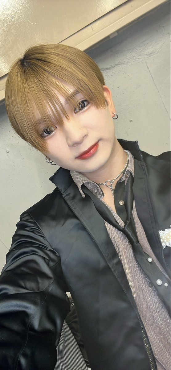 superfantasy_to's tweet photo. こんばんは🌛

今日という日を一緒に迎えてくださった皆様ありがとうございました。
新作いかがだったでしょうか？？

凄く楽しかったという気持ちともっとこうしたら良かったなという反省の気持ちが沢山なんですけど、今日は凄く楽しかったです！

気合いが入りました。明日からも頑張ります💪 https://t.co/0KUlLgewd5