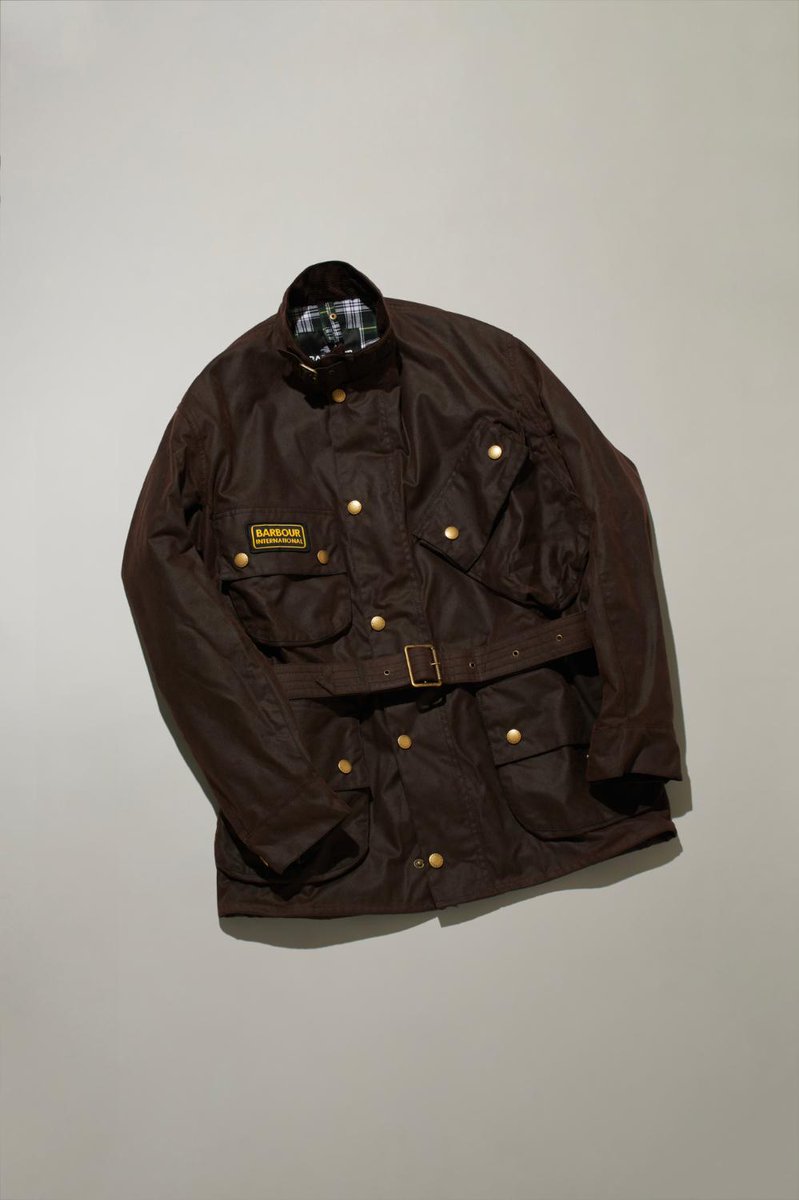 fashionsnap's tweet photo. バブアーがモーターサイクルジャケットを発売。同社3代目のダンカン・バブアーが手掛け、映画「大脱走」でスティーブ・マックイーンが着用したことでも知られる。 https://t.co/vncyUoMPfg