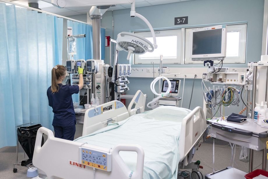 GeorgeWalk80347's tweet photo. The news headline doesnt make any sense at all what is the connection between the medical equipment shown in this picture and cocoa-based substancesd https://t.co/rIzxWsuj9l