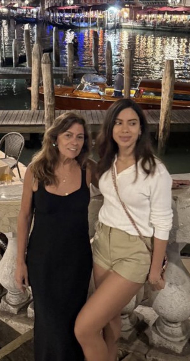 princessnitter's tweet photo. @QGdaAnitta eu amo essa, rostinho feliz e meigo perto da sua Deus Mãe 🥰 https://t.co/ZT69Jd4Nww