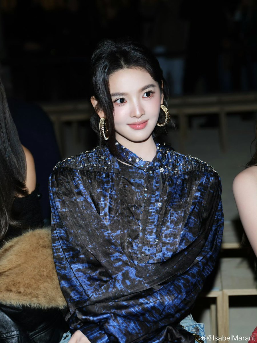 rruonans's tweet photo. Isabel Marant’s new weibo update with Zhang Ruonan 🖤

#ZhangRuonan #章若楠 https://t.co/9hjOEtcSpo